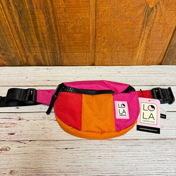lola Handbags - LOLA California Mondo Moonbeam Bum Bag - Lipstick